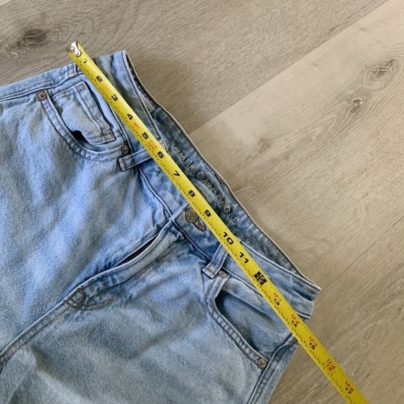American Eagle Mom Jean light Wash Stretch 4 short - Picture 10 of 12